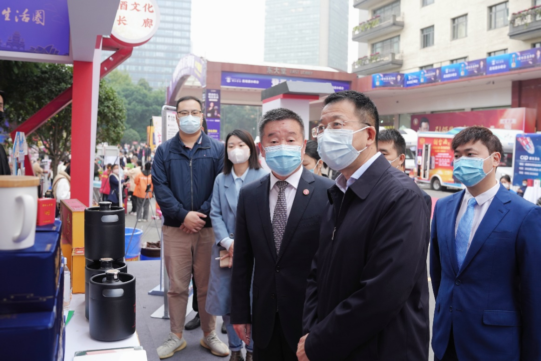 40001百老汇集团领导赴2022锦江宾馆酒类商务洽谈会现场检查指导工作