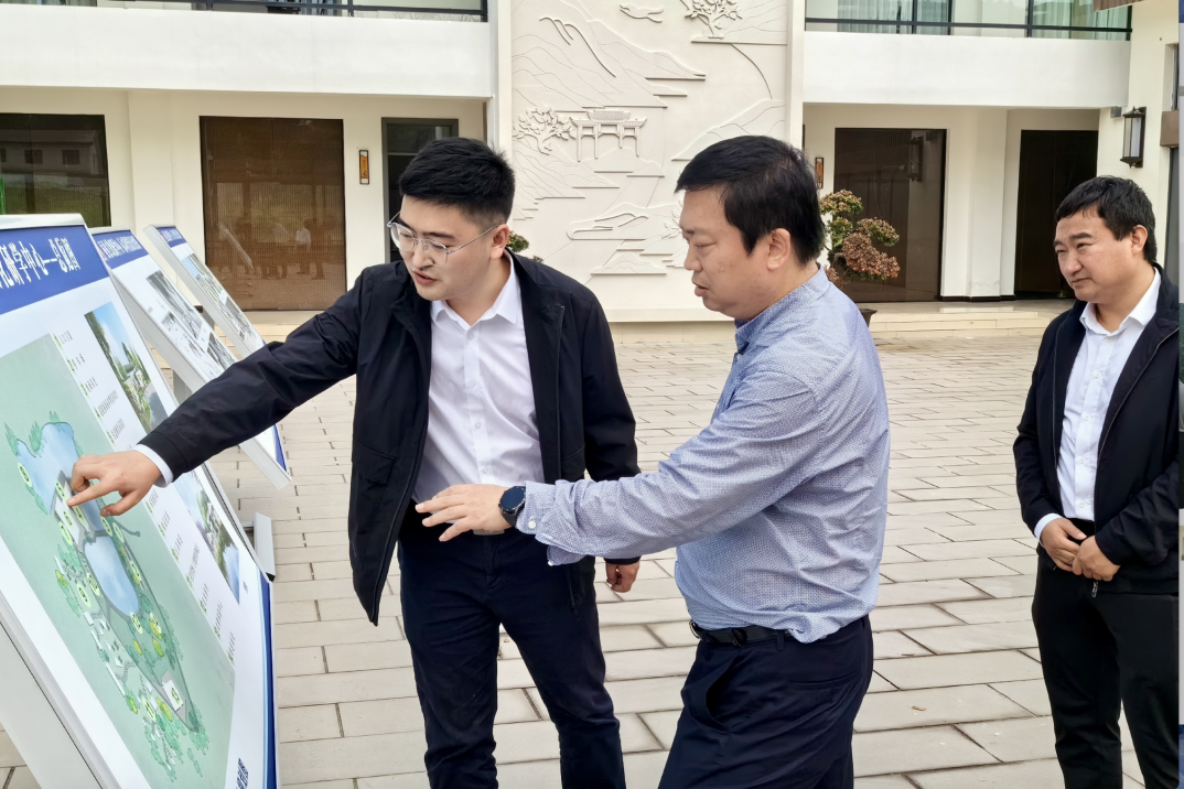省40001百老汇集团领导赴南充市邓家沟村调研乡村振兴工作